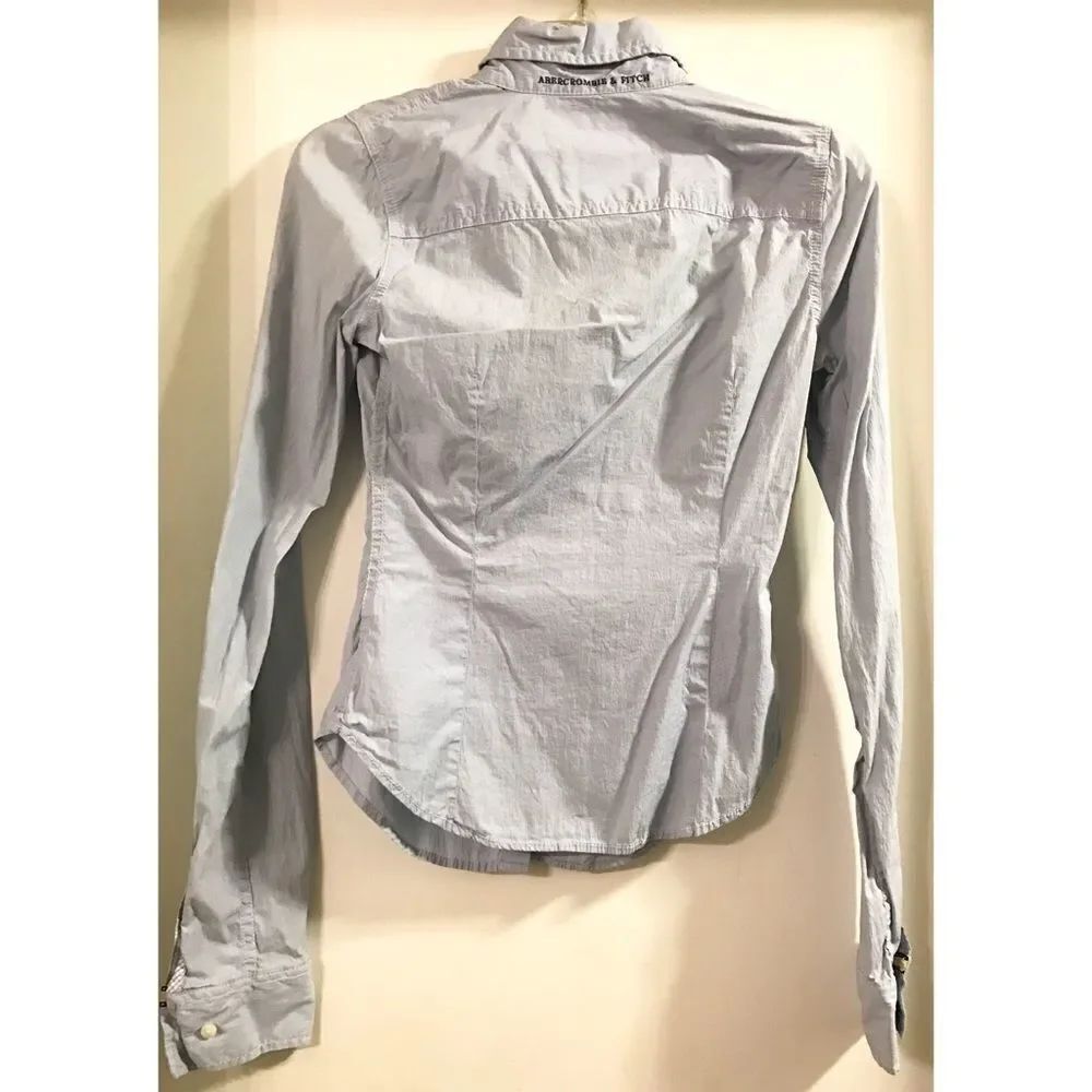 ✨A&F Button Up Shirt✨ - Picture 4 of 4